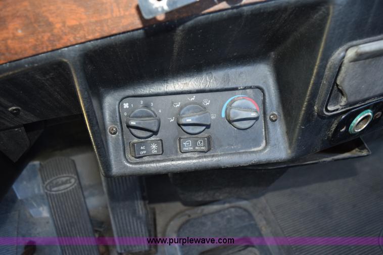 image for item K6138 2000 Peterbilt 377 semi truck