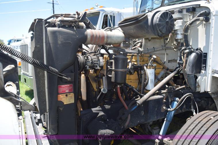 image for item K6138 2000 Peterbilt 377 semi truck