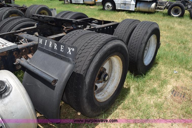 image for item K6138 2000 Peterbilt 377 semi truck