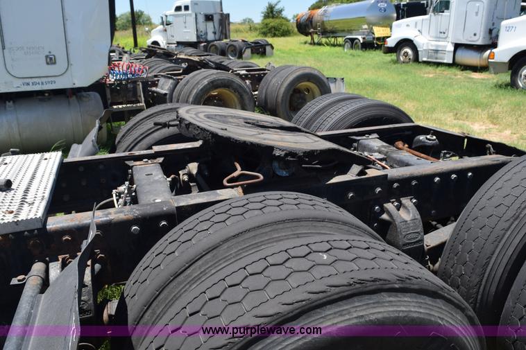 image for item K6138 2000 Peterbilt 377 semi truck
