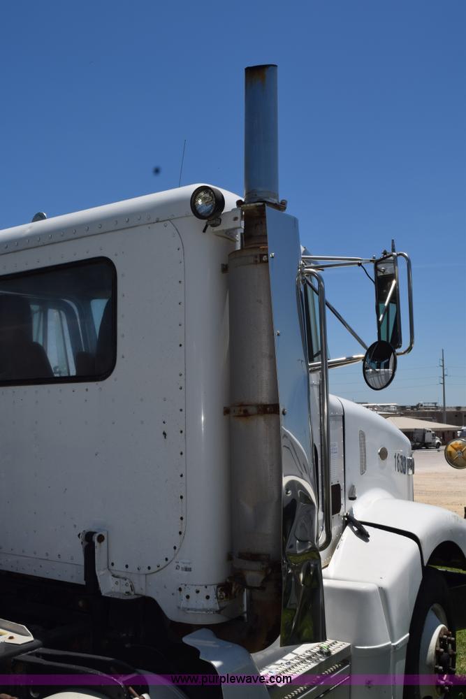 image for item K6138 2000 Peterbilt 377 semi truck