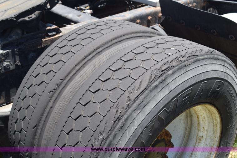 image for item K6138 2000 Peterbilt 377 semi truck