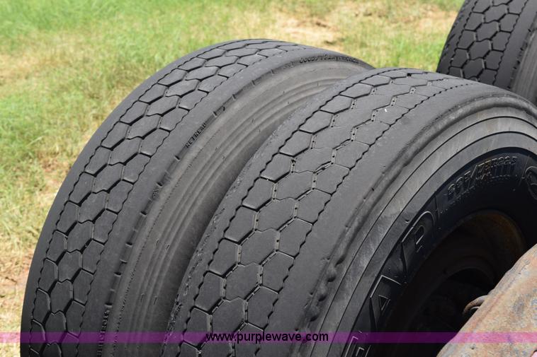 image for item K6138 2000 Peterbilt 377 semi truck