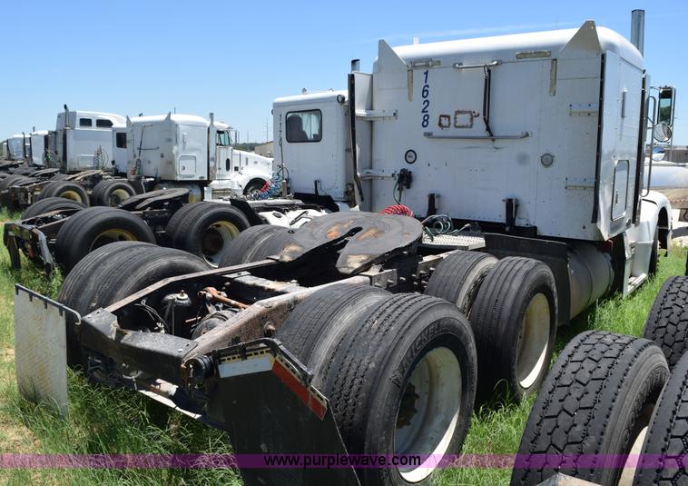 image for item K6139 1999 Peterbilt 377 semi truck