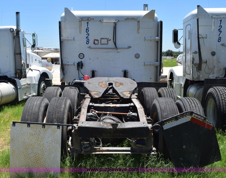 image for item K6139 1999 Peterbilt 377 semi truck
