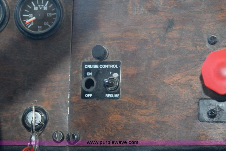 image for item K6139 1999 Peterbilt 377 semi truck