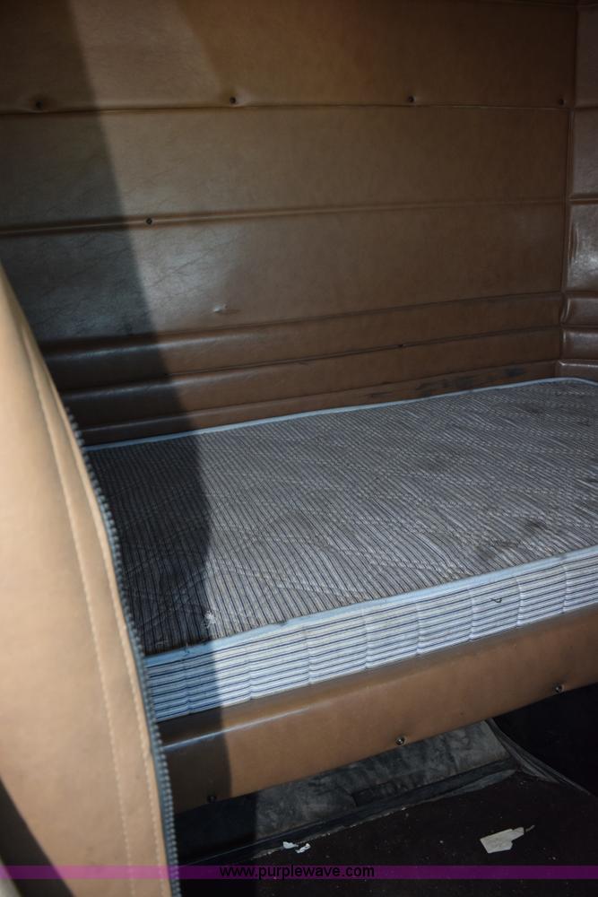 image for item K6139 1999 Peterbilt 377 semi truck