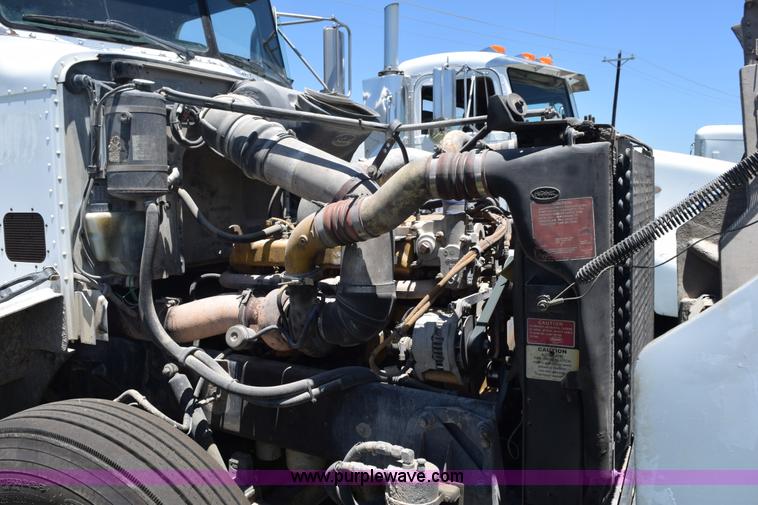 image for item K6139 1999 Peterbilt 377 semi truck