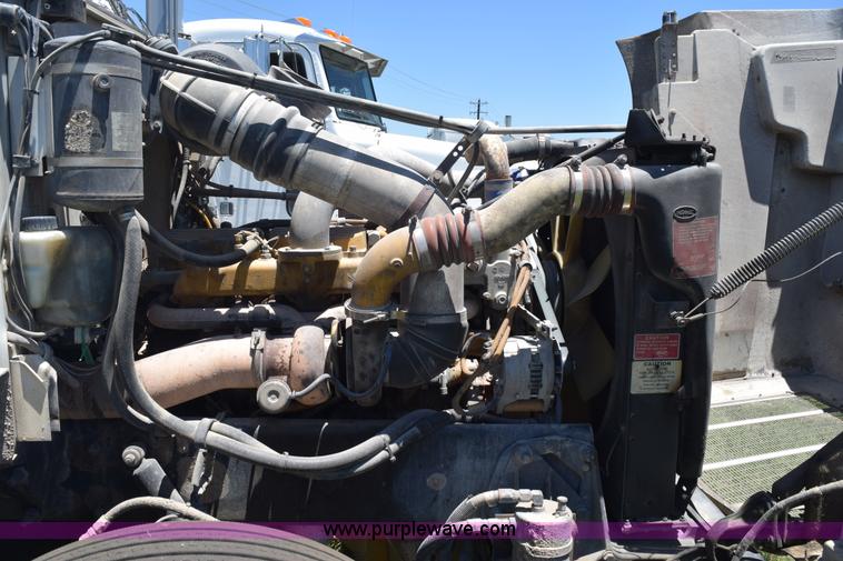 image for item K6139 1999 Peterbilt 377 semi truck