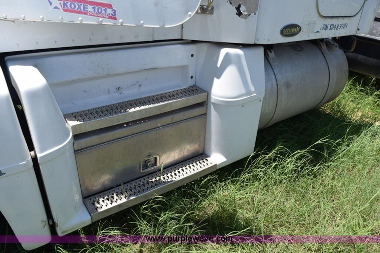 image for item K6139 1999 Peterbilt 377 semi truck