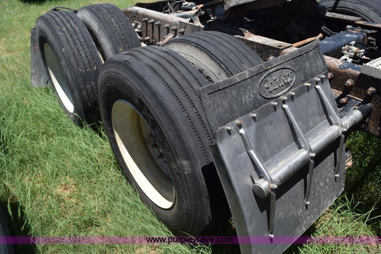 image for item K6139 1999 Peterbilt 377 semi truck