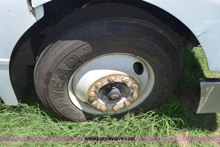 image for item K6139 1999 Peterbilt 377 semi truck