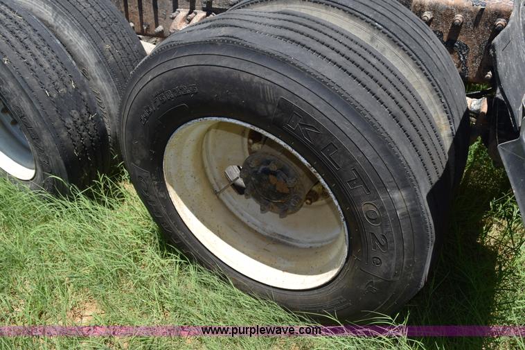 image for item K6139 1999 Peterbilt 377 semi truck