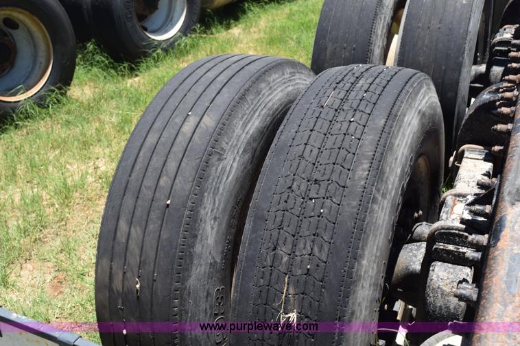 image for item K6139 1999 Peterbilt 377 semi truck