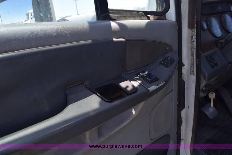 image for item K6141 1998 International Century FLC120 semi truck