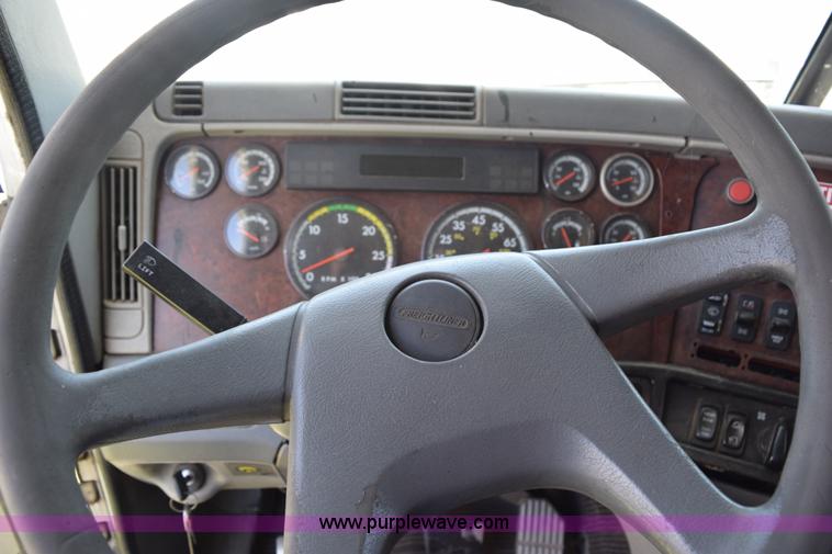 image for item K6141 1998 International Century FLC120 semi truck