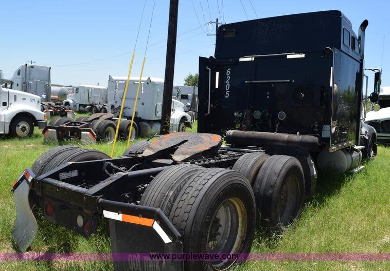 image for item K6147 2007 International 9400i semi truck