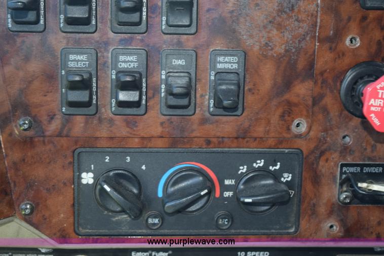 image for item K6147 2007 International 9400i semi truck