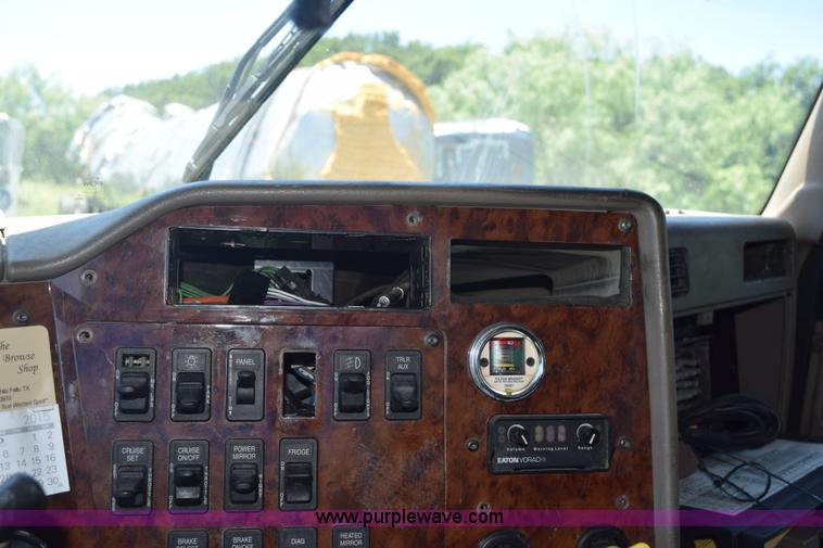 image for item K6147 2007 International 9400i semi truck