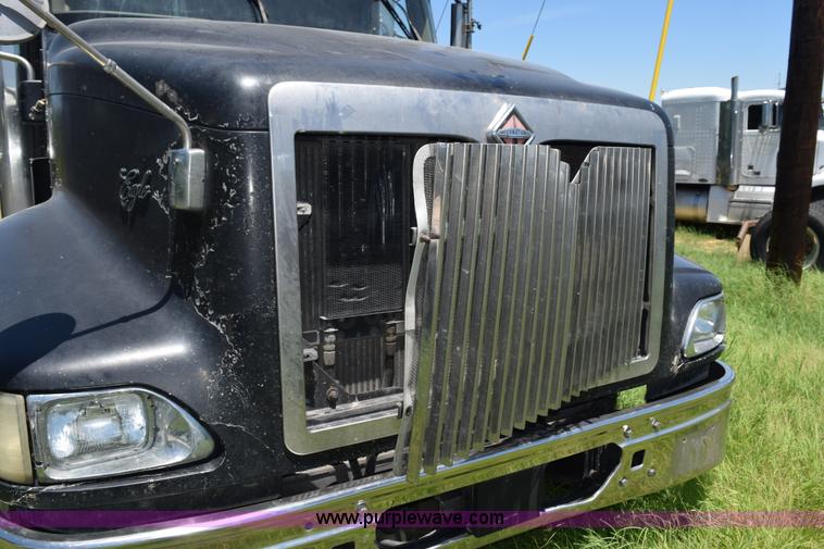 image for item K6147 2007 International 9400i semi truck