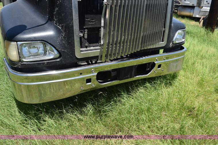 image for item K6147 2007 International 9400i semi truck