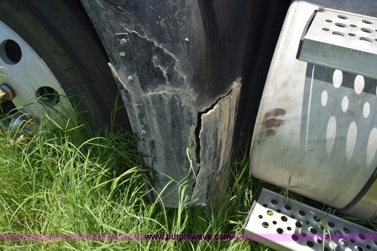 image for item K6147 2007 International 9400i semi truck