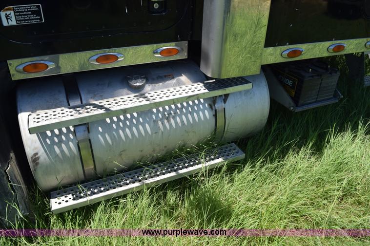 image for item K6147 2007 International 9400i semi truck