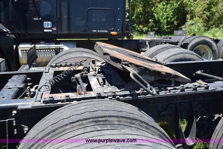 image for item K6147 2007 International 9400i semi truck