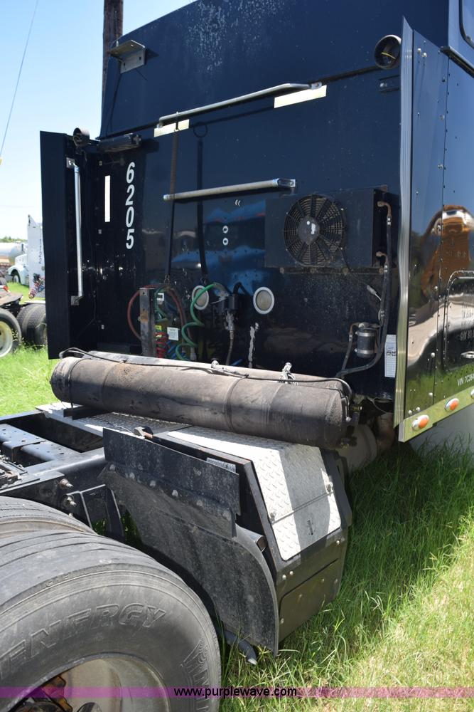 image for item K6147 2007 International 9400i semi truck