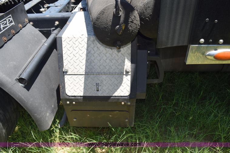 image for item K6147 2007 International 9400i semi truck