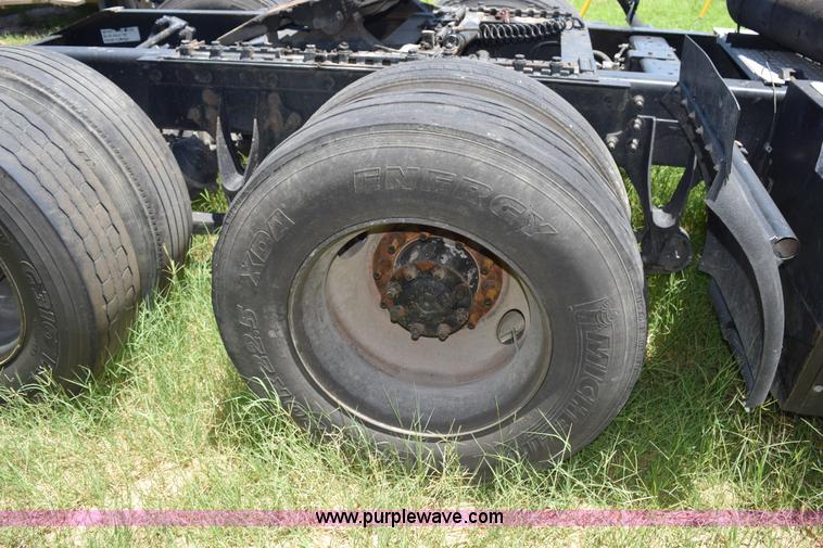 image for item K6147 2007 International 9400i semi truck