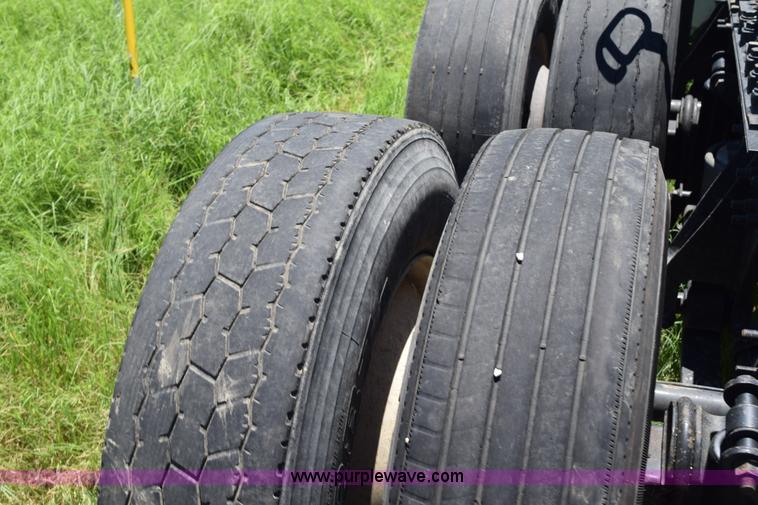 image for item K6147 2007 International 9400i semi truck