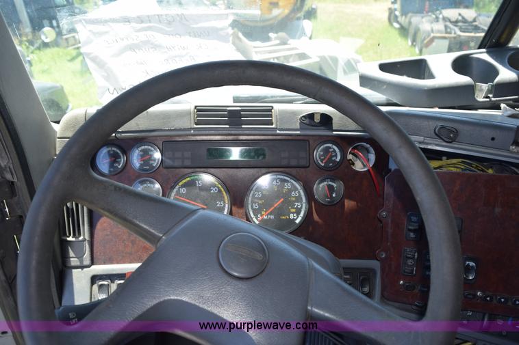 image for item K6148 2003 Freightliner Century ST120 semi truck