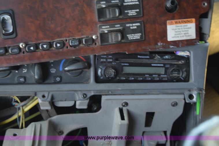 image for item K6148 2003 Freightliner Century ST120 semi truck