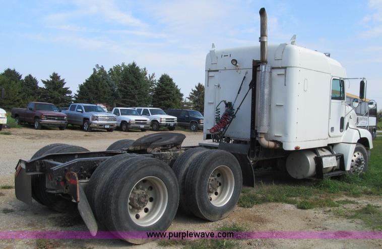 image for item K6355 2000 Freightliner FLD112 semi truck