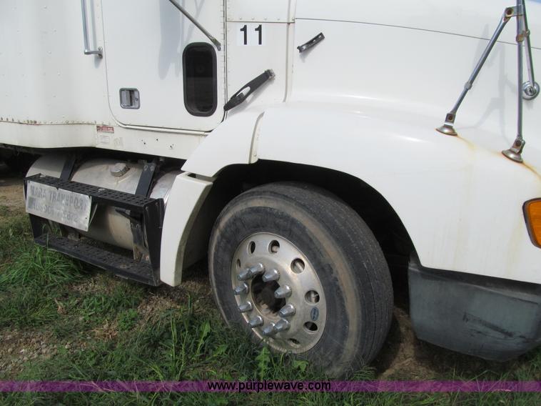 image for item K6355 2000 Freightliner FLD112 semi truck