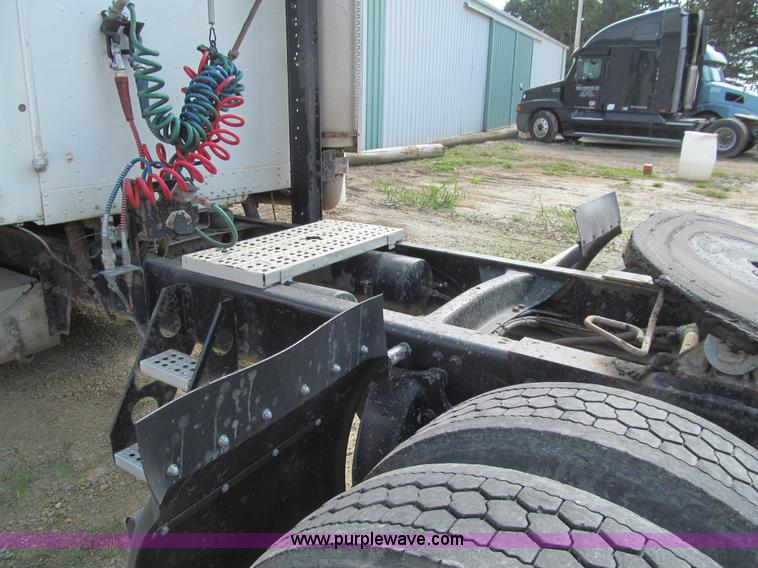 image for item K6355 2000 Freightliner FLD112 semi truck