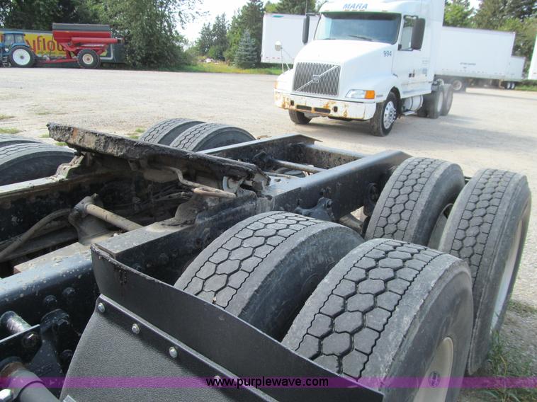 image for item K6355 2000 Freightliner FLD112 semi truck