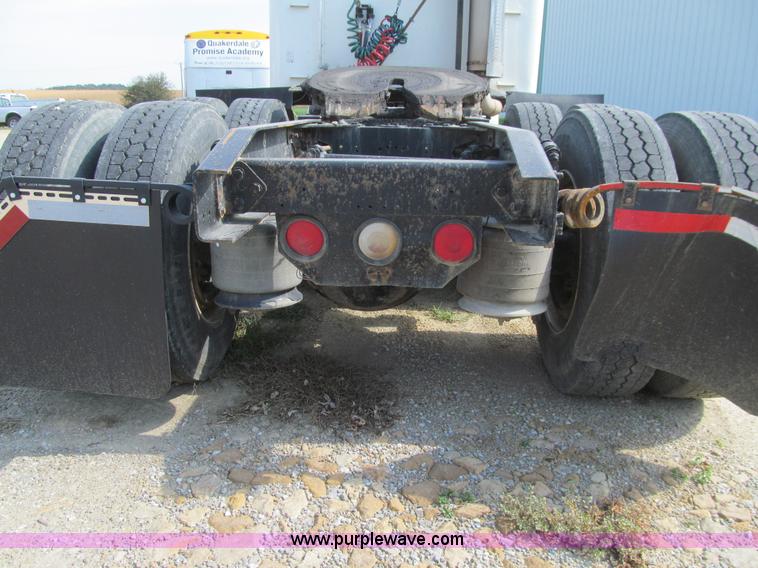 image for item K6355 2000 Freightliner FLD112 semi truck