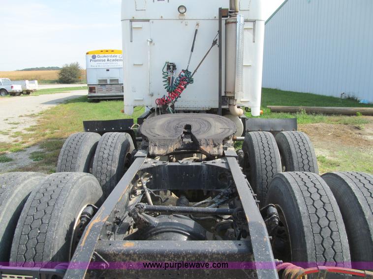 image for item K6355 2000 Freightliner FLD112 semi truck