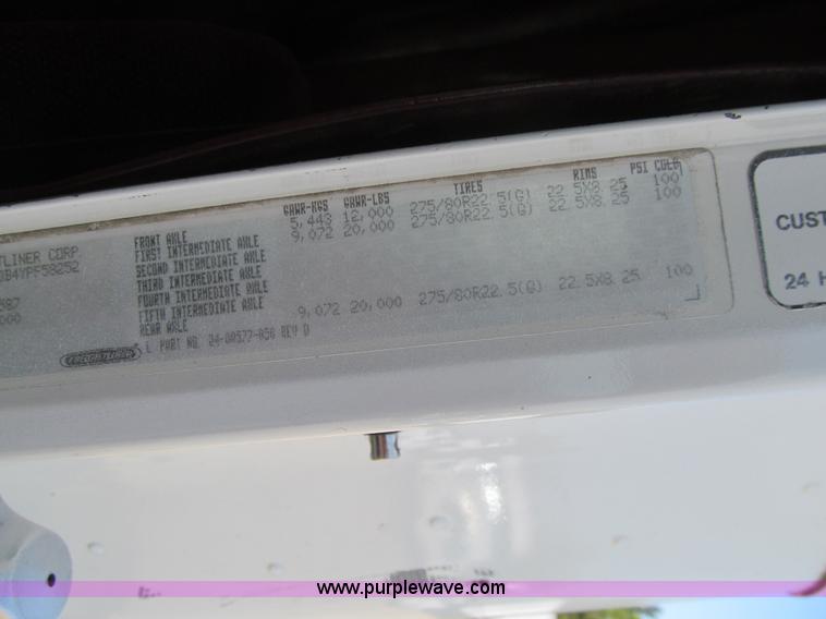 image for item K6355 2000 Freightliner FLD112 semi truck