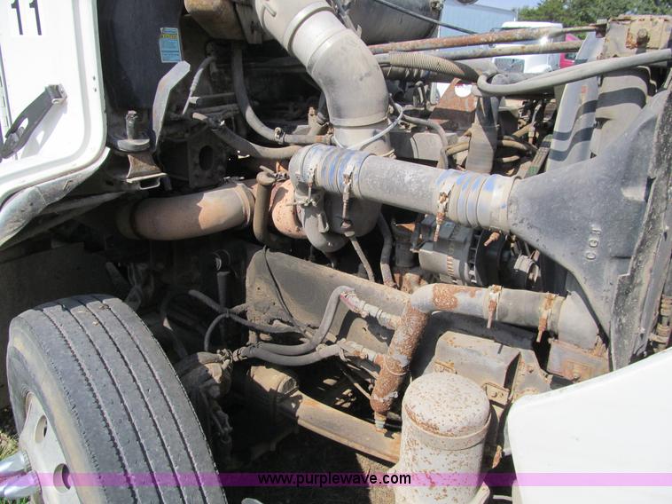 image for item K6355 2000 Freightliner FLD112 semi truck