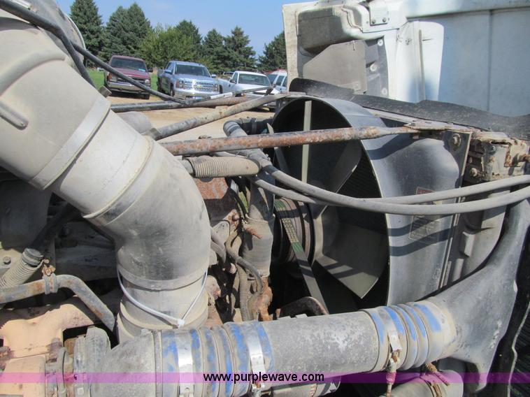 image for item K6355 2000 Freightliner FLD112 semi truck