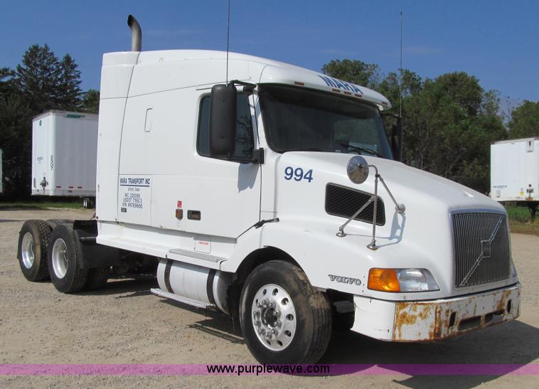 image for item K6356 1999 Volvo VNL64T semi truck