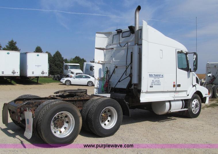 image for item K6356 1999 Volvo VNL64T semi truck