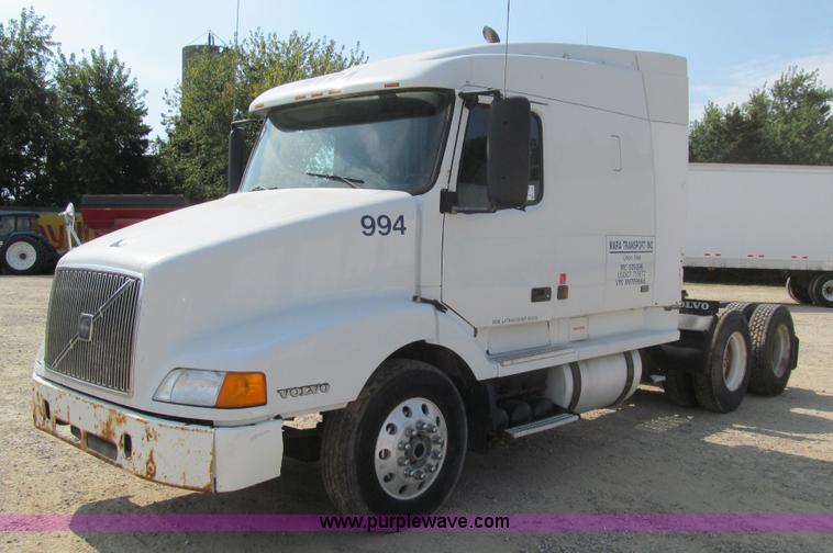 image for item K6356 1999 Volvo VNL64T semi truck