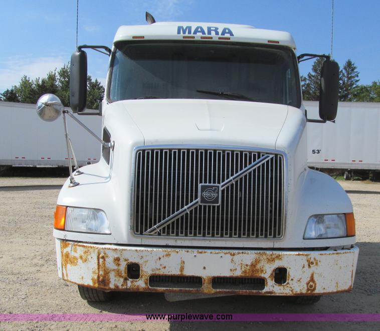 image for item K6356 1999 Volvo VNL64T semi truck