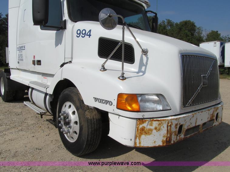image for item K6356 1999 Volvo VNL64T semi truck