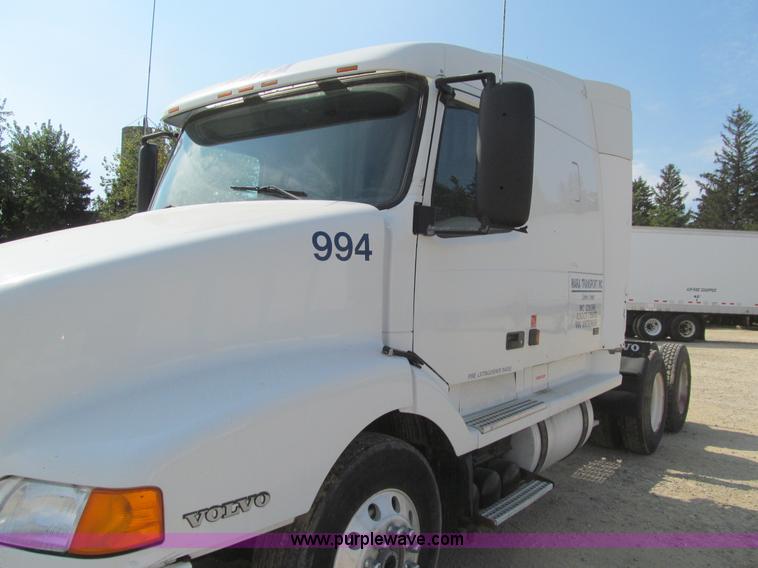 image for item K6356 1999 Volvo VNL64T semi truck