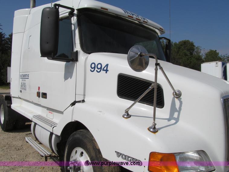 image for item K6356 1999 Volvo VNL64T semi truck
